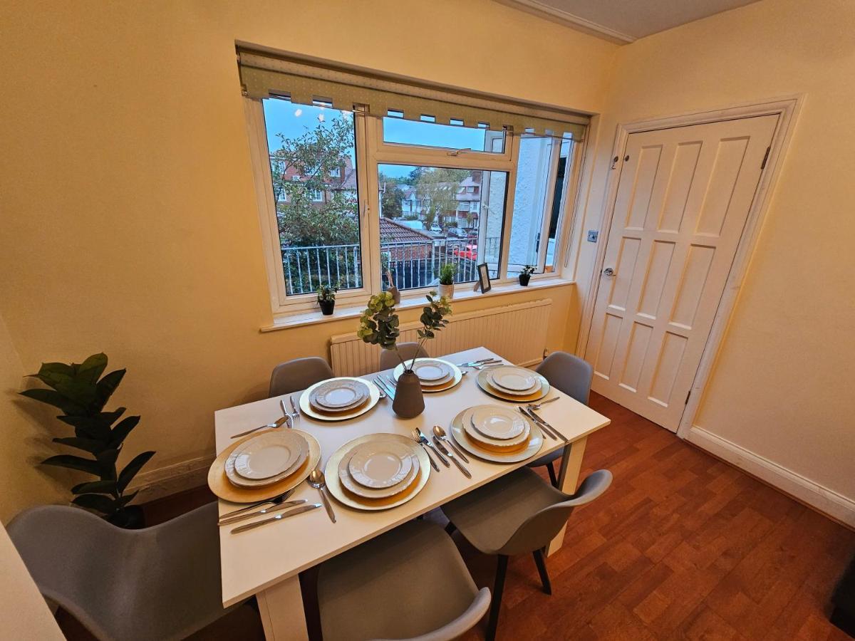 Large 4 Bedrooms Golders Green Лондон Экстерьер фото
