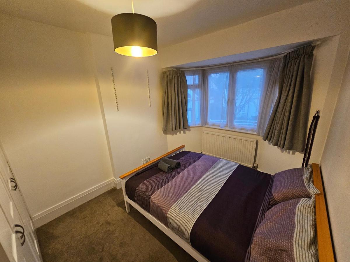 Large 4 Bedrooms Golders Green Лондон Экстерьер фото